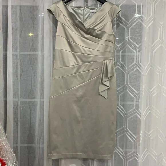 Chancelle Formal Dress - Picture 2 of 7